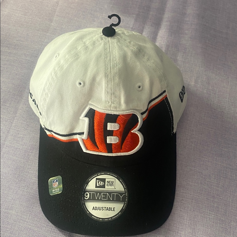 New Era⚾️ NFL Cincinnati Bengals Cap/Hat. Style - 9Twenty- On Field Headwear